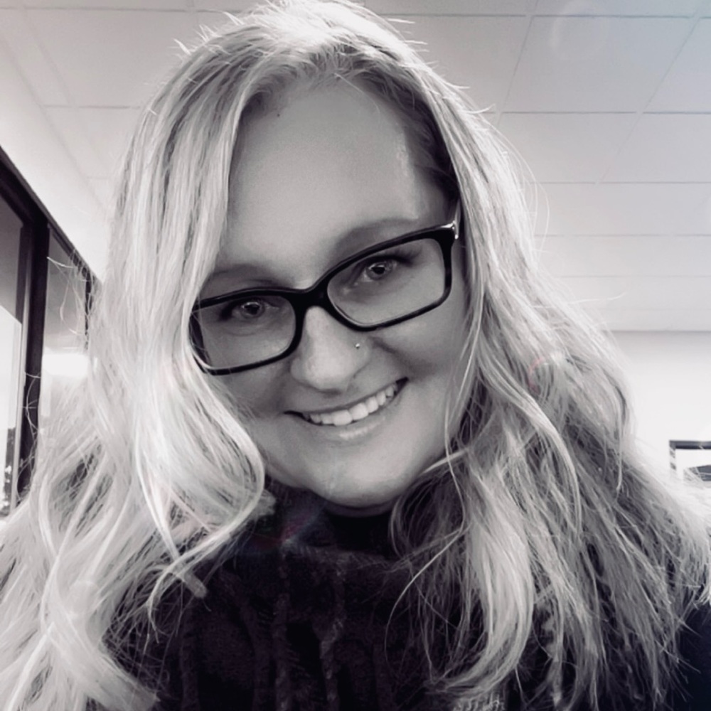 Meet your Posher, Krista 💕